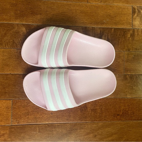 Kids Adidas Adilette Aqua Slide Sandal - Picture 2 of 3